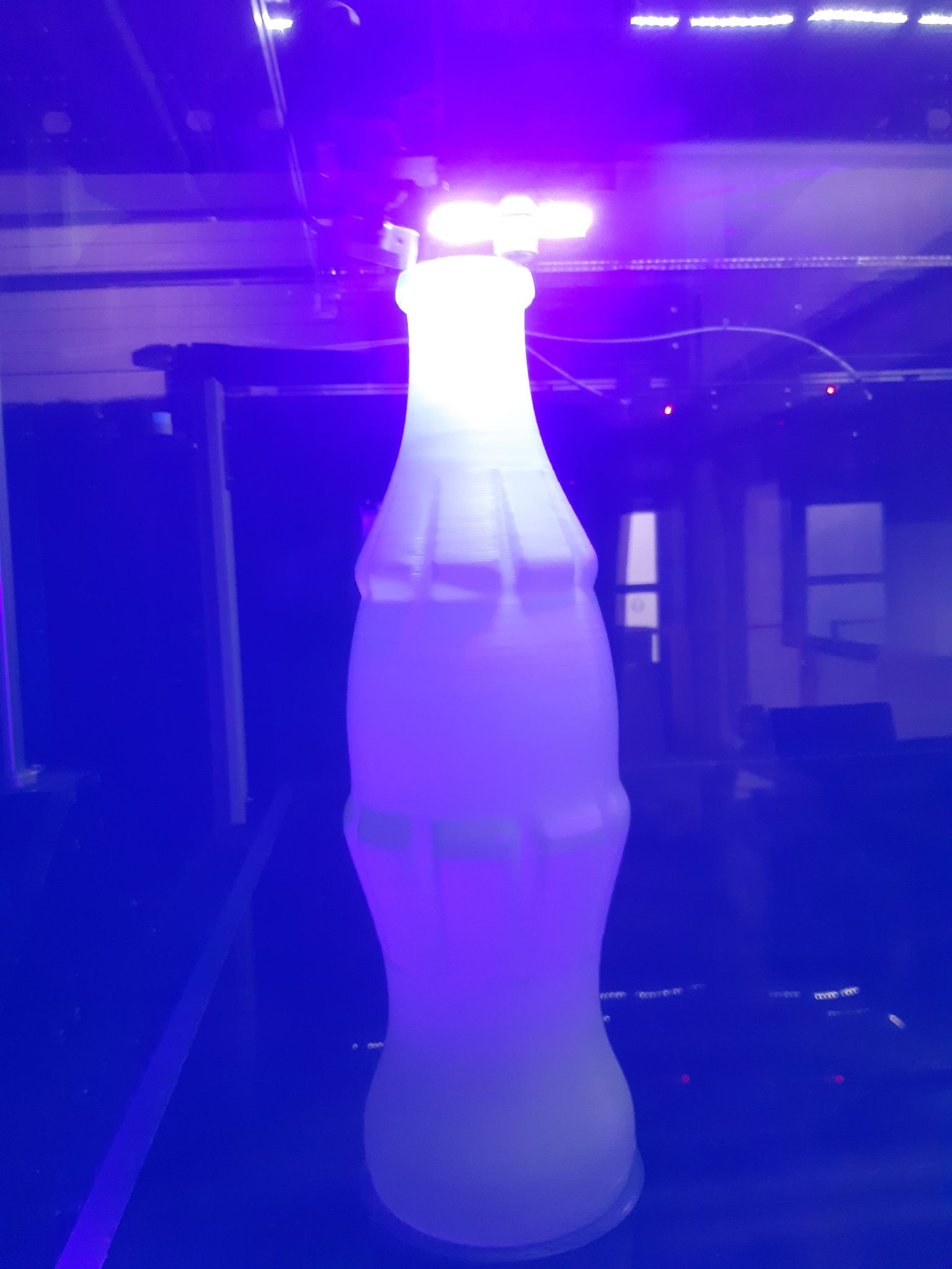 afbeelding van 3D fles, 3D coca cola fles, 3D champagnefles, 3D print, 3D printen, 3D laten printen, 3D printing, 3D art, SLA printen, SLA printing, 3D druck, 3D drucker, XXL 3D druck, XXL printing, XXL printen, largeformat3Dprinting, stampa 3D, 3D model, 3D prototyping, 3D shopfront, 3D storefront